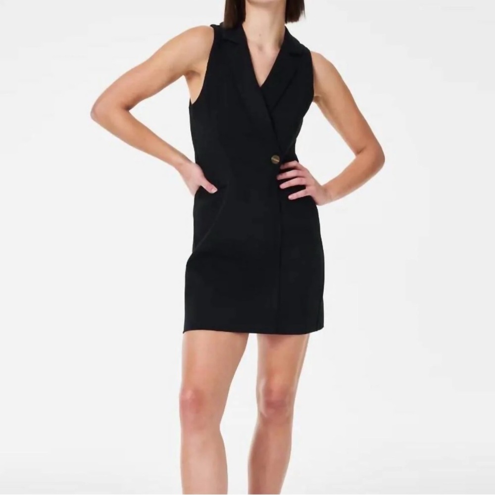 Elegant Black Sleeveless Dress